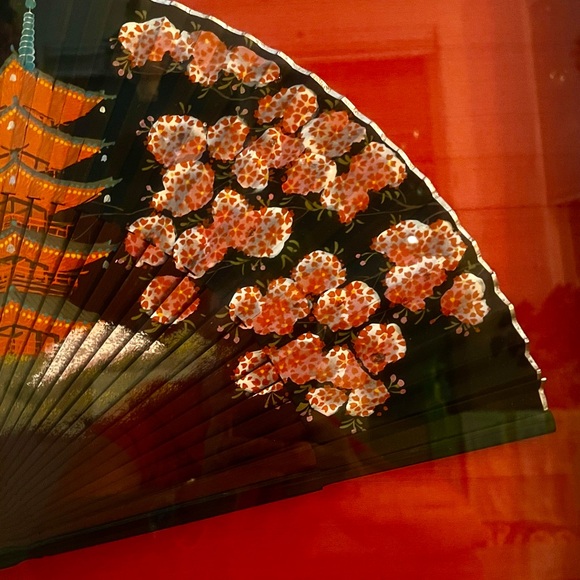 Large Vintage Japanese Hand Fan Hand Painted, Mount Fuji, Framed Shadow Box - Picture 7 of 8